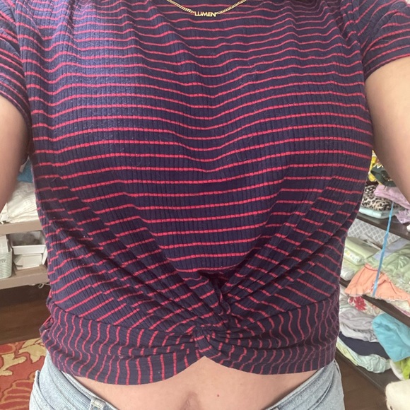 🧡Knotted front crop top🧡 - Picture 5 of 5